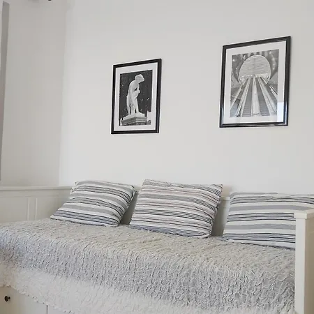 By The Sea Apartment *