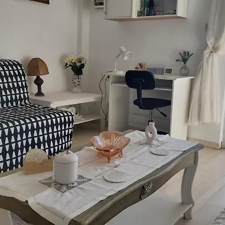 Apartment By The Sea *